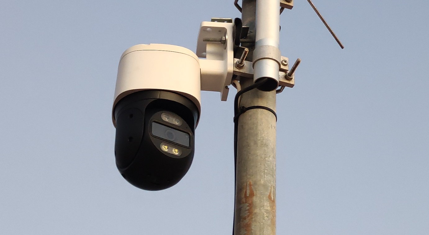 The Reolink PTZ camera, mounted on a pole.